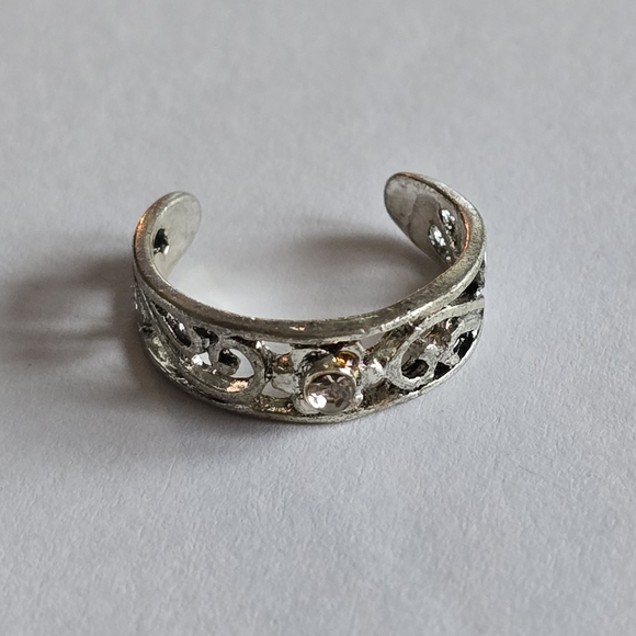 Flower toe ring silver tone adjustable clear  gem - Picture 2 of 7